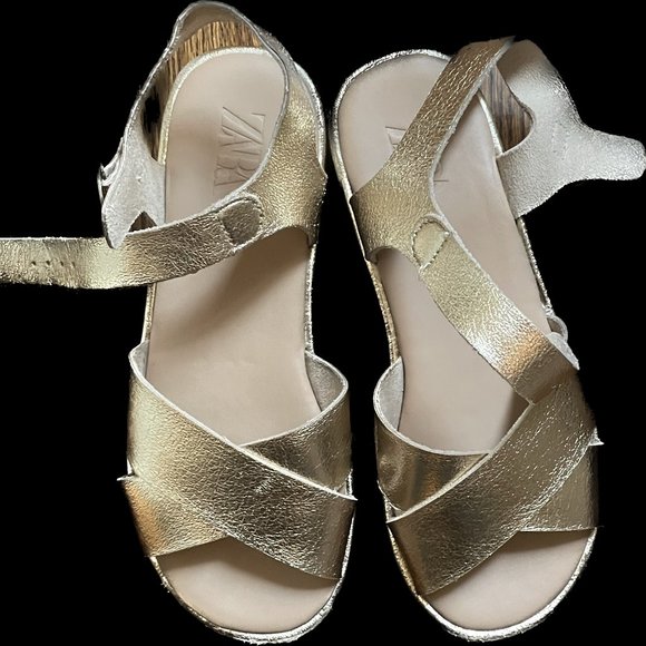 Zara Kids Size 32 Gold Dressy Sandals - Picture 1 of 6